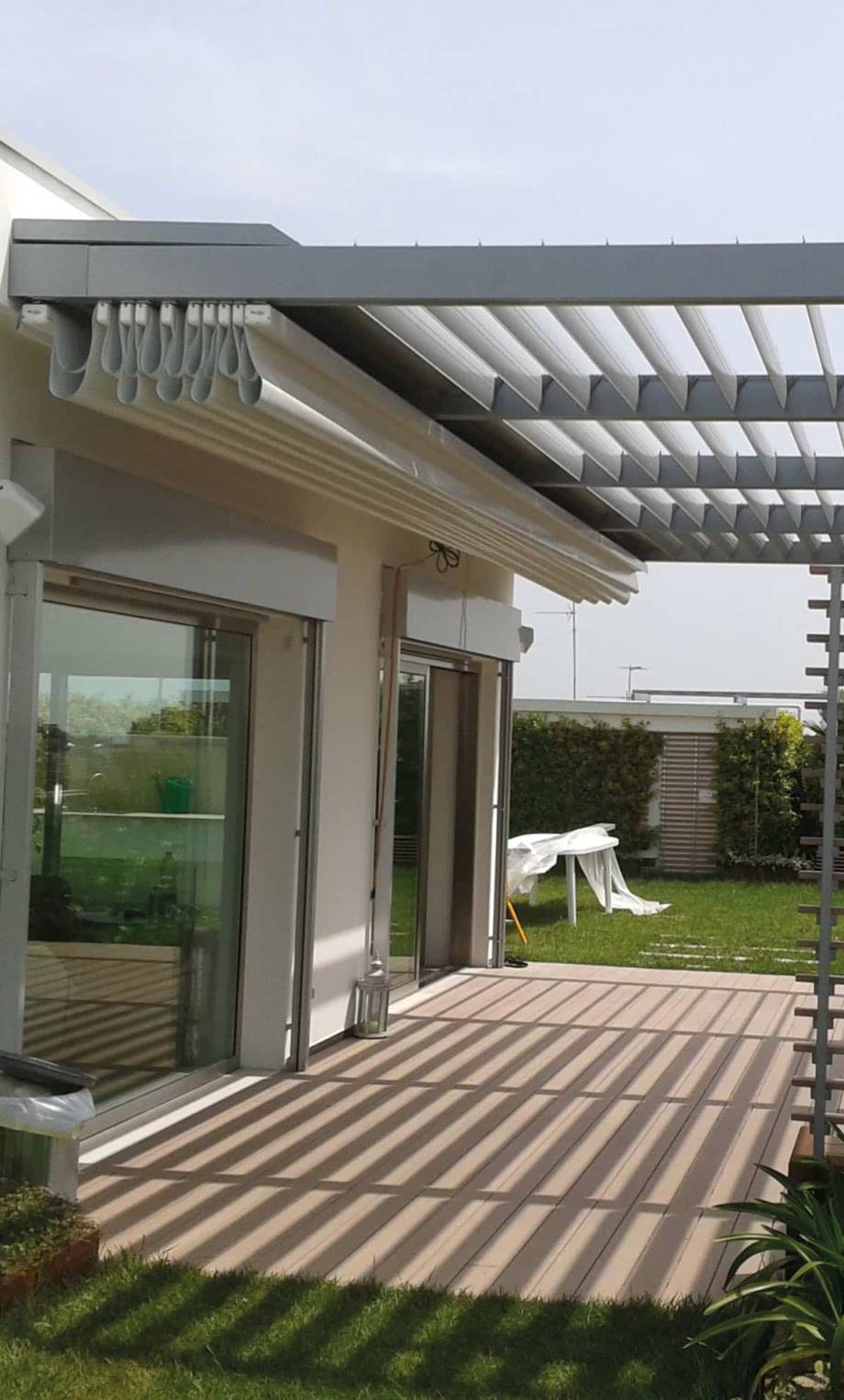 Blu Window infissi e serramenti produzione e vendita pergola con telo ombreggiante